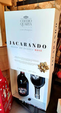 Carica l&#39;immagine nel visualizzatore di Gallery, Jacarando Box Spumante - 2 Bottiglie di Jacarando + Confezione Regalo Originale - Claudio Quarta Vignaiolo Shop
